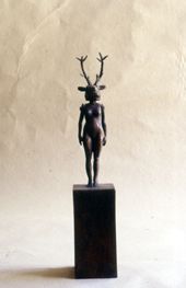 Hirschfrau, 2000, Bronze nach Holz gesägt, Höhe: 35 cm