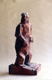 Bär, 2000, Bronze nach Holz gesägt, Höhe: 48 cm